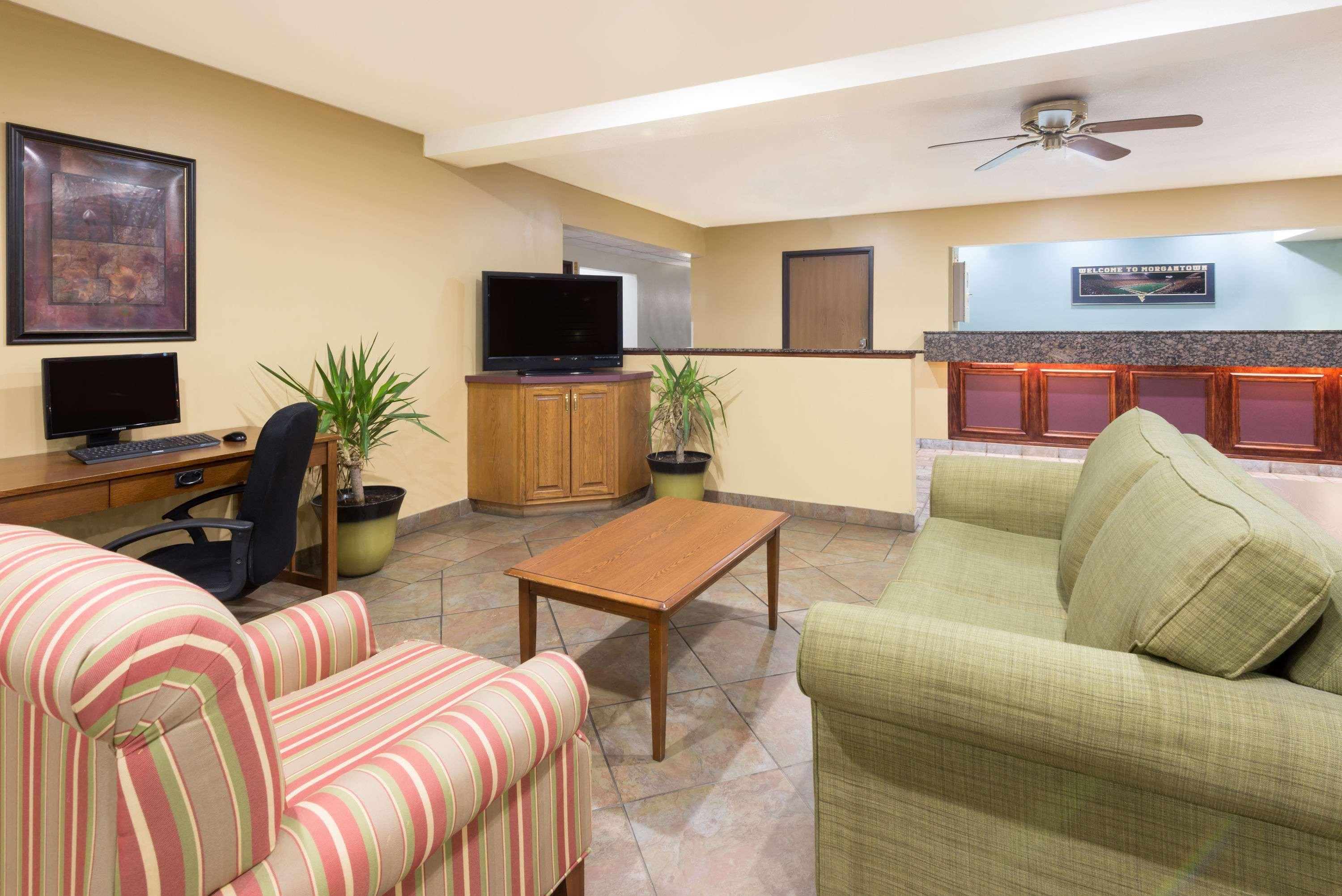 Hotel Super 8 By Wyndham Morgantown Exteriér fotografie